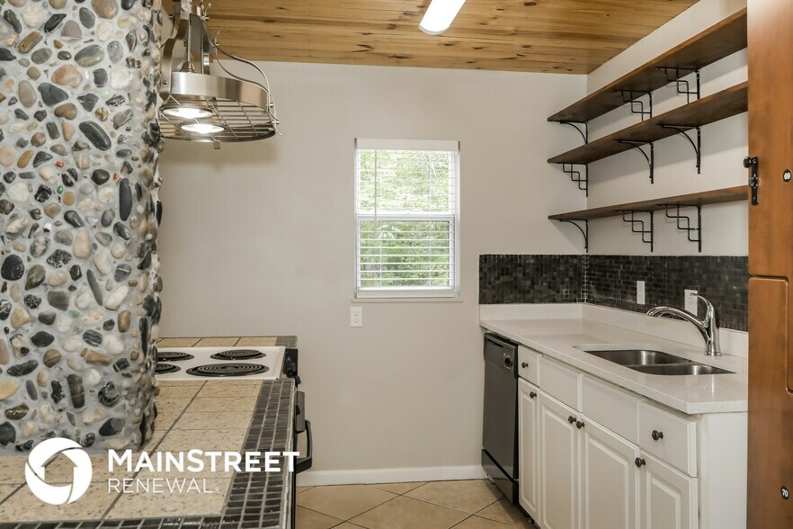 Building Photo - 4804 Ducheneau Dr