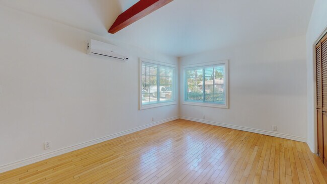 Studio... - 18406 Bessemer St
