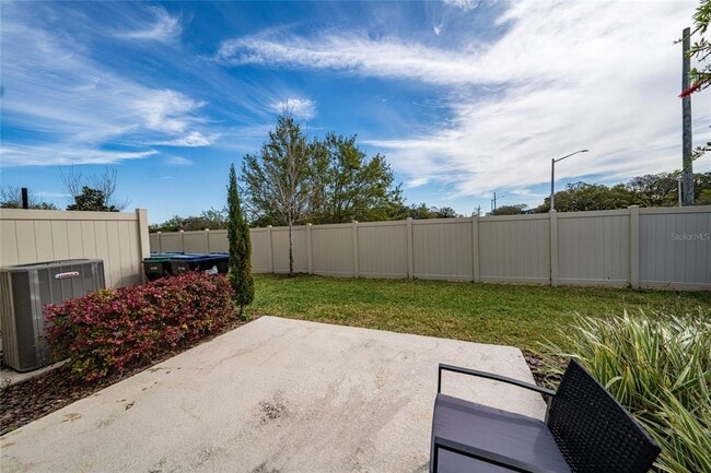 Building Photo - 10849 Wyne Tree Ct