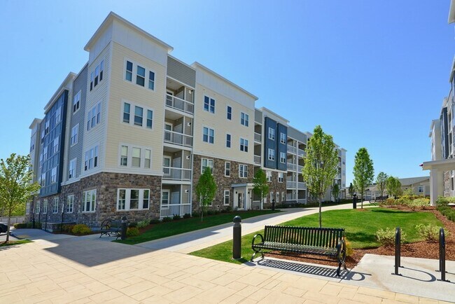 Primary Photo - 130 University Ave