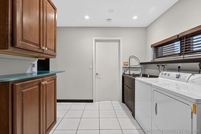 Building Photo - 3170 Estates Dr