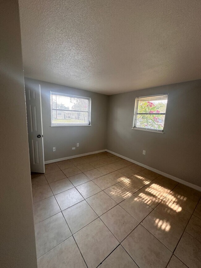 Building Photo - $500 off move in special 2 bedroom 1 bath ...