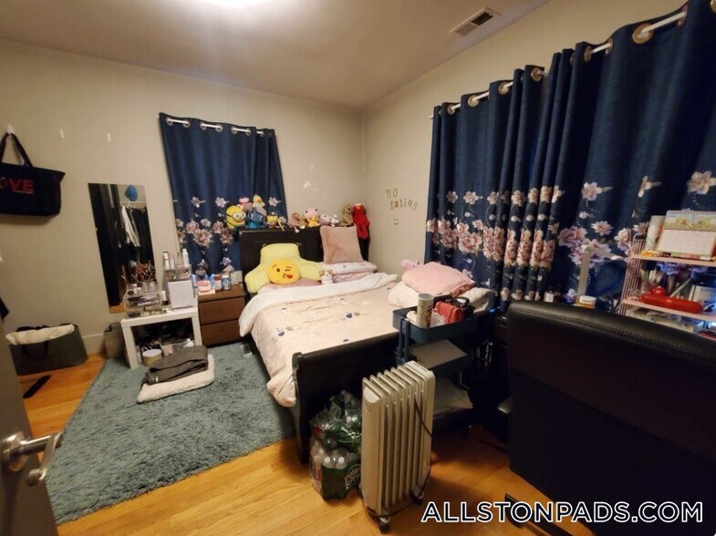 Building Photo - 23 Greylock Rd