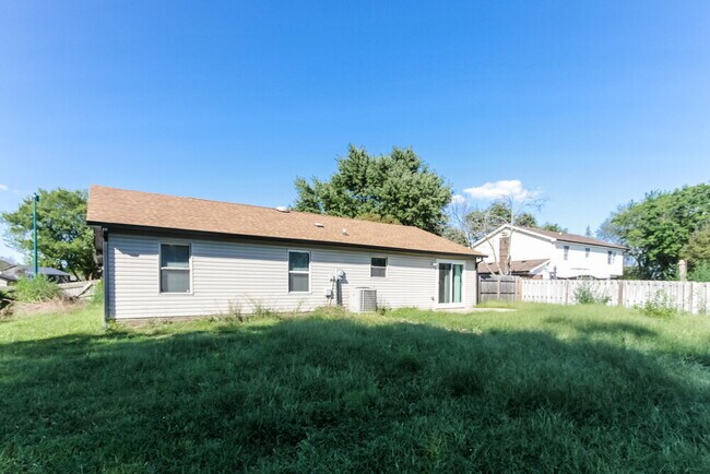 Building Photo - 819 Bitter Bark Ln