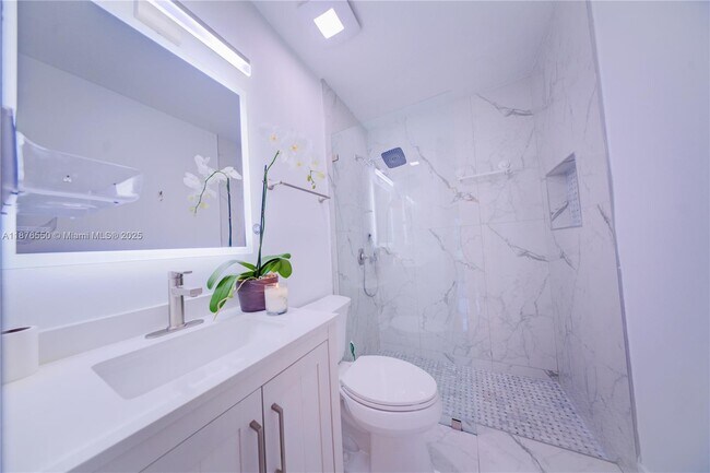Building Photo - 7 Montilla Ave