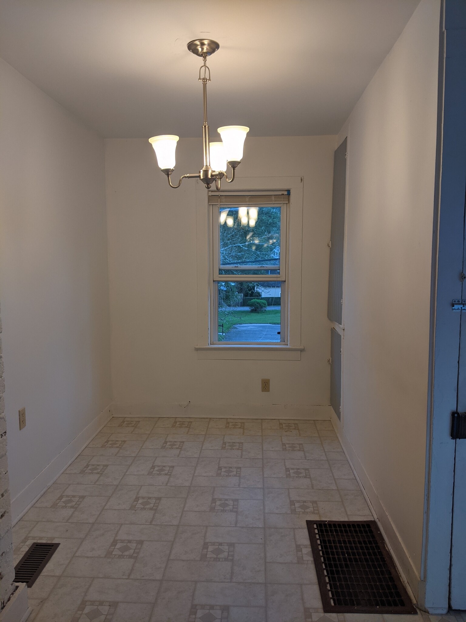 Building Photo - 614 Robeson St