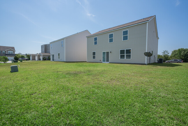 Building Photo - 135 Davila St