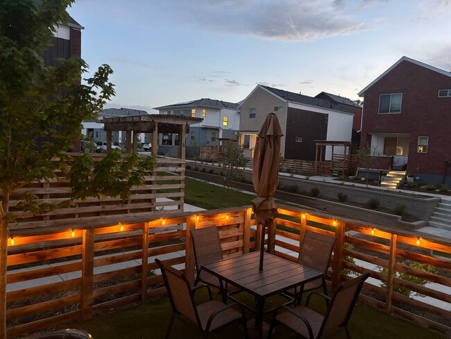 Building Photo - 3BD, 3.5BA Arvada Townhome with Patio and Yard