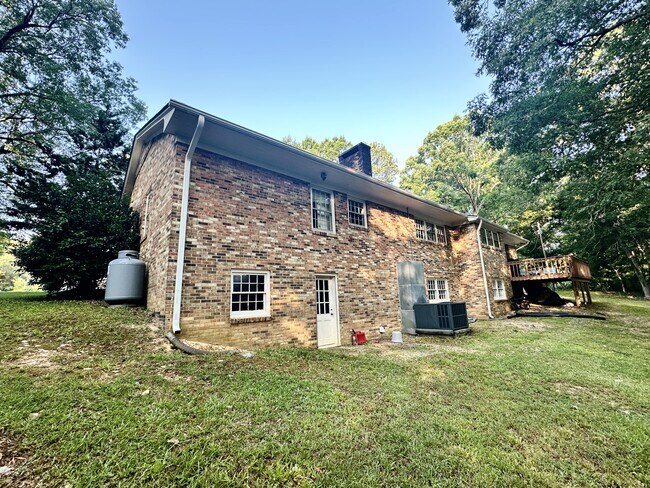Building Photo - 605 E Harnett St