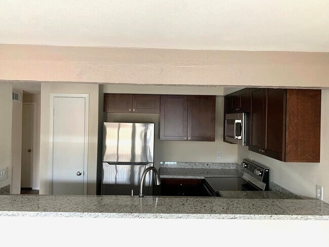 Building Photo - 12121 Bob White Dr