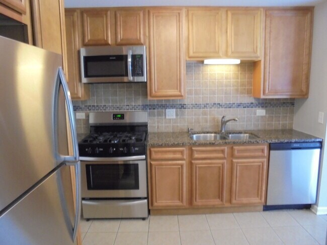 Building Photo - 4730 Calvert Dr