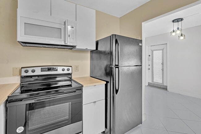 Building Photo - 365 Flanders Dr