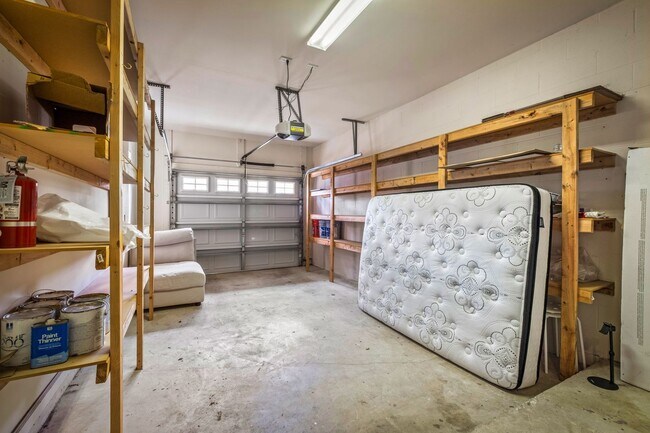 Building Photo - End unit townhome in The Cottages at Oakleaf Plantation