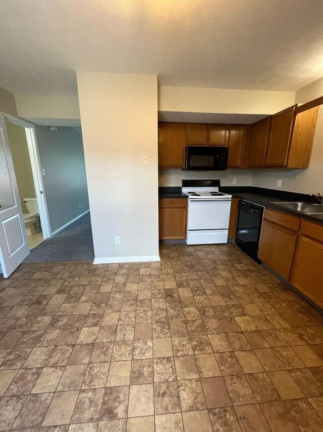 Building Photo - Two-bedroom, 1.5-bath townhouse in Nicholasville, KY