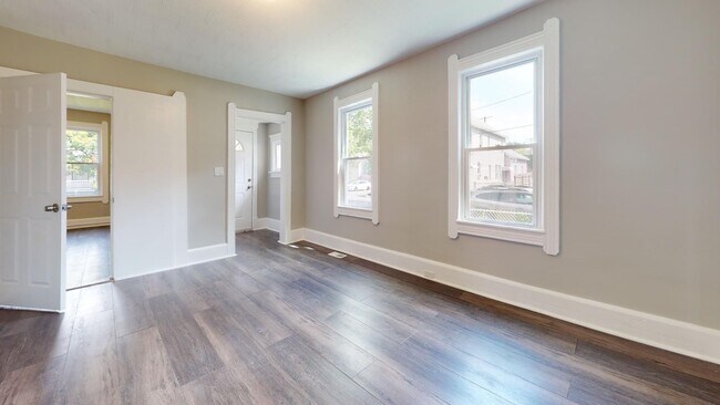 Building Photo - Clark/Fulton - 4 bed/1 bath - Single Family Home