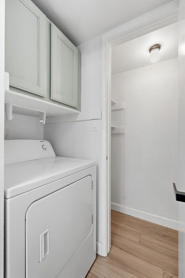 Building Photo - Short-Term Rentals OK *** Less than 2 mile...