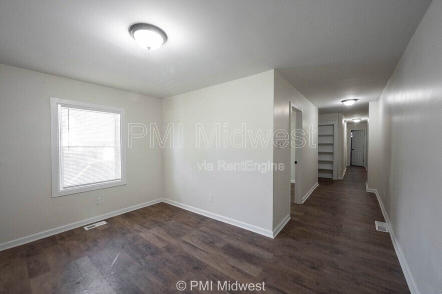 Building Photo - 512 N Chester Ave