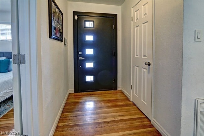 Building Photo - 2108 S 6th St