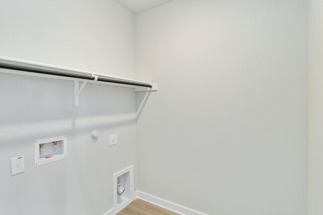 Building Photo - Luxury Duplex in Buda TX!