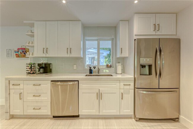 Building Photo - 1800 Admirals Way