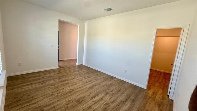 Building Photo - 1940 Lazy Acrs St