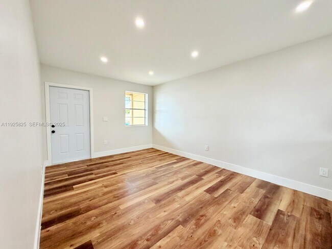 Building Photo - 4801 NW 33rd Ave