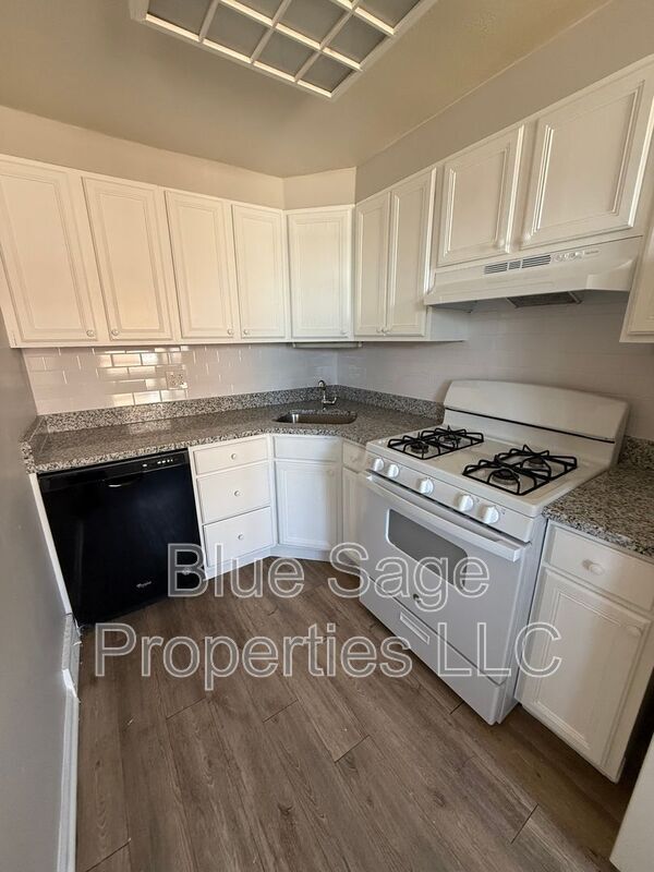 Building Photo - 319 S Church St