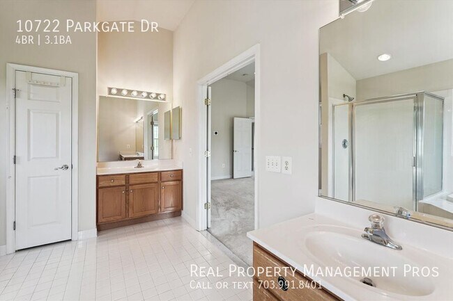Building Photo - 10722 Parkgate Dr