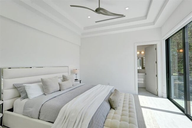 Building Photo - 1111 SE 9th Ave