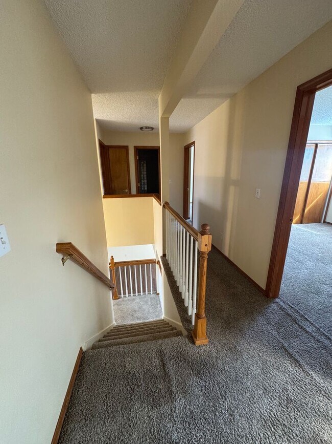 Building Photo - Charming 5 Bed 3 Bath House