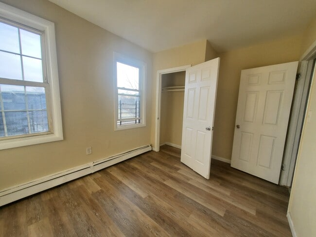 Building Photo - 660 Hunterdon St