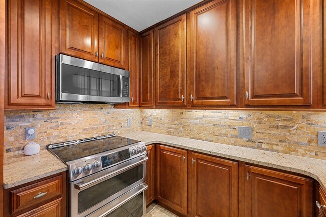 Building Photo - 48 Pointe Rok Dr