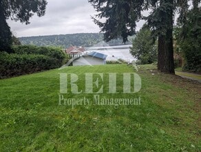 Building Photo - Illahee6056