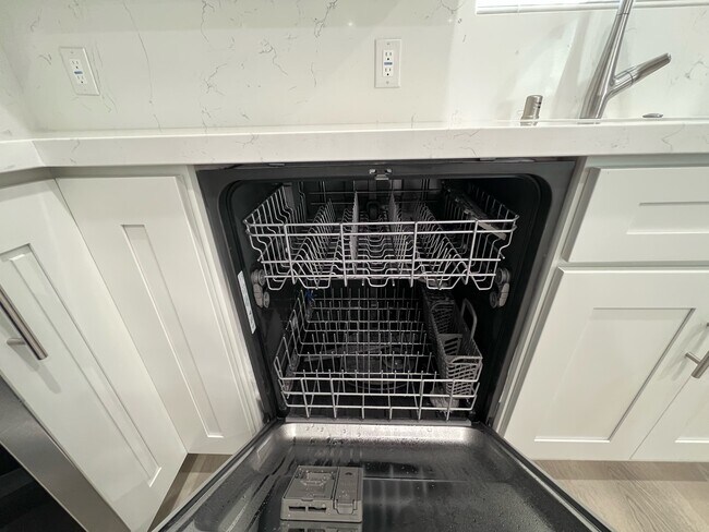 Building Photo - 23922 Archwood St