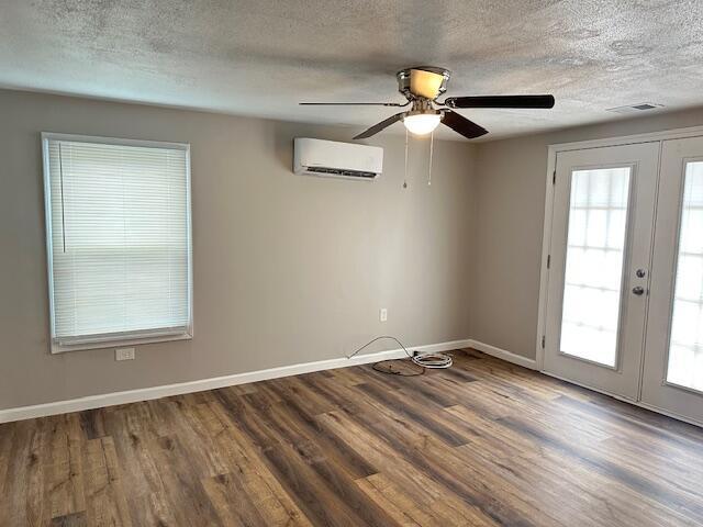 Building Photo - 4033 Pineview Dr NW