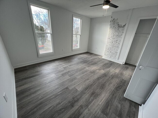 Building Photo - 426 Park Ave