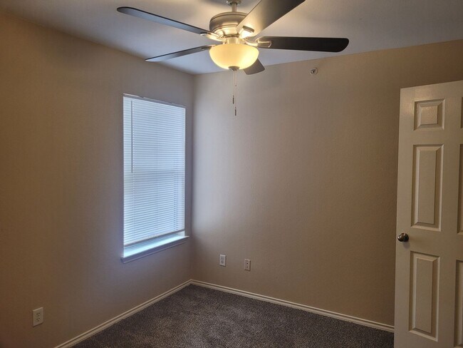 Building Photo - 10818 Mathom Landing