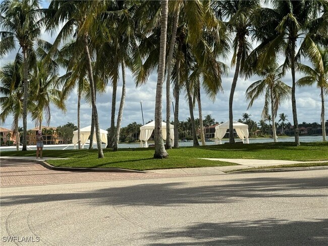 Building Photo - 10160 Bellavista Cir