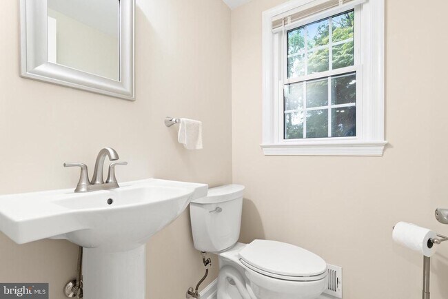 Building Photo - 1830 Clifdale Ct