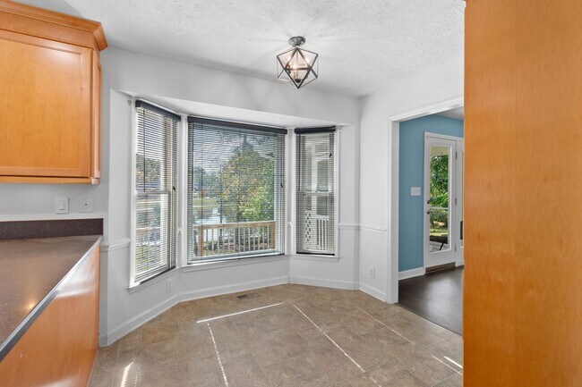 Building Photo - Beautiful 4 Bedroom/ 2 Story Home