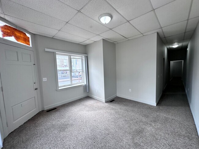 Building Photo - 201 E Cottage Pl