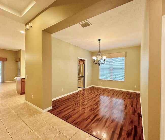 Building Photo - 17928 Timber View St