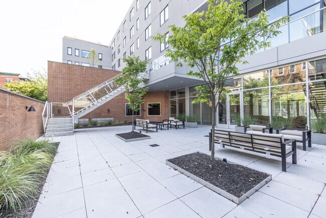 Building Photo - 1b Marshall Dr