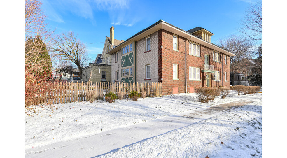 Building Photo - 204 W Reservoir Ave