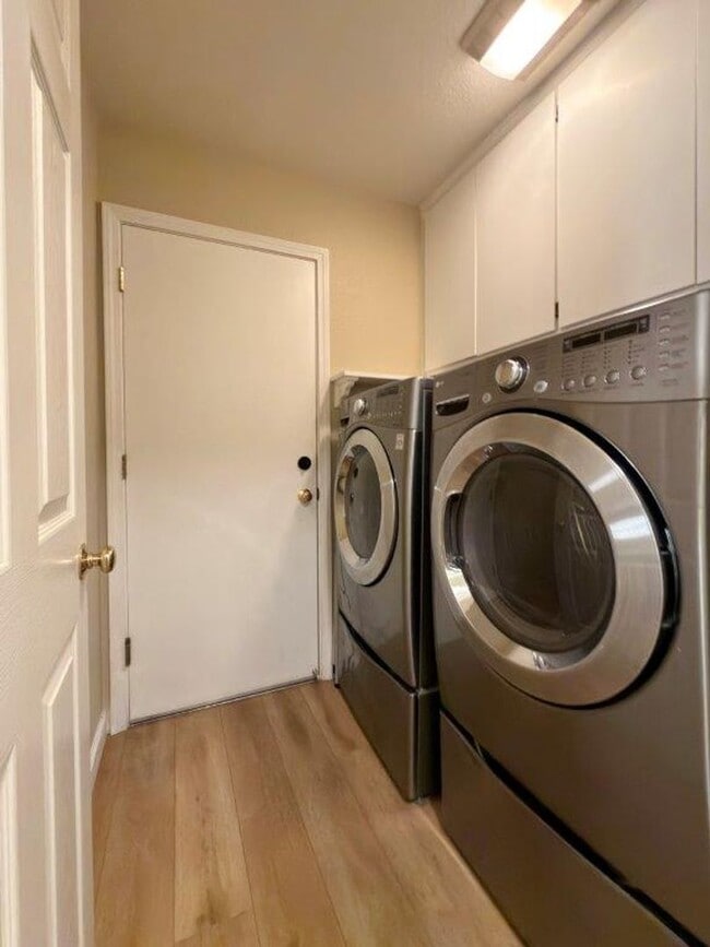 Building Photo - Coveted Napa Yacht Club 3 Bedrooms, 2 1/2 Bathrooms, w/ 1st Level Primary Bedroom/Bath