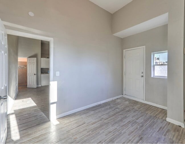 Building Photo - 1305 Palm St