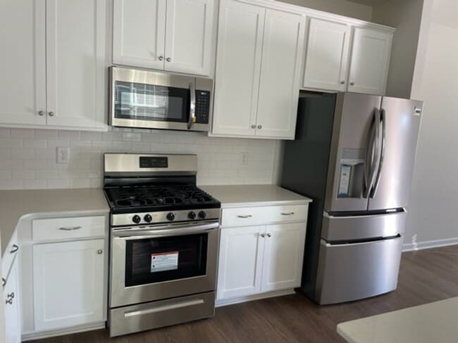 Building Photo - 3 Bed and 2.5 bath is now available!