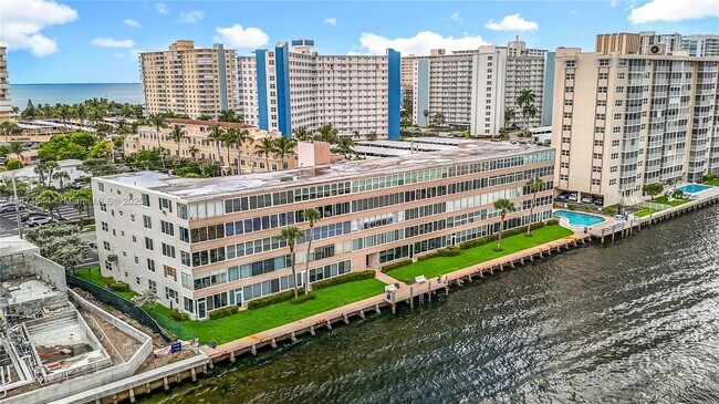 Building Photo - 401 N Riverside Dr