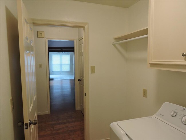 Building Photo - 14718 Stanbridge Dr