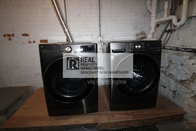 Building Photo - 33 Columbia St